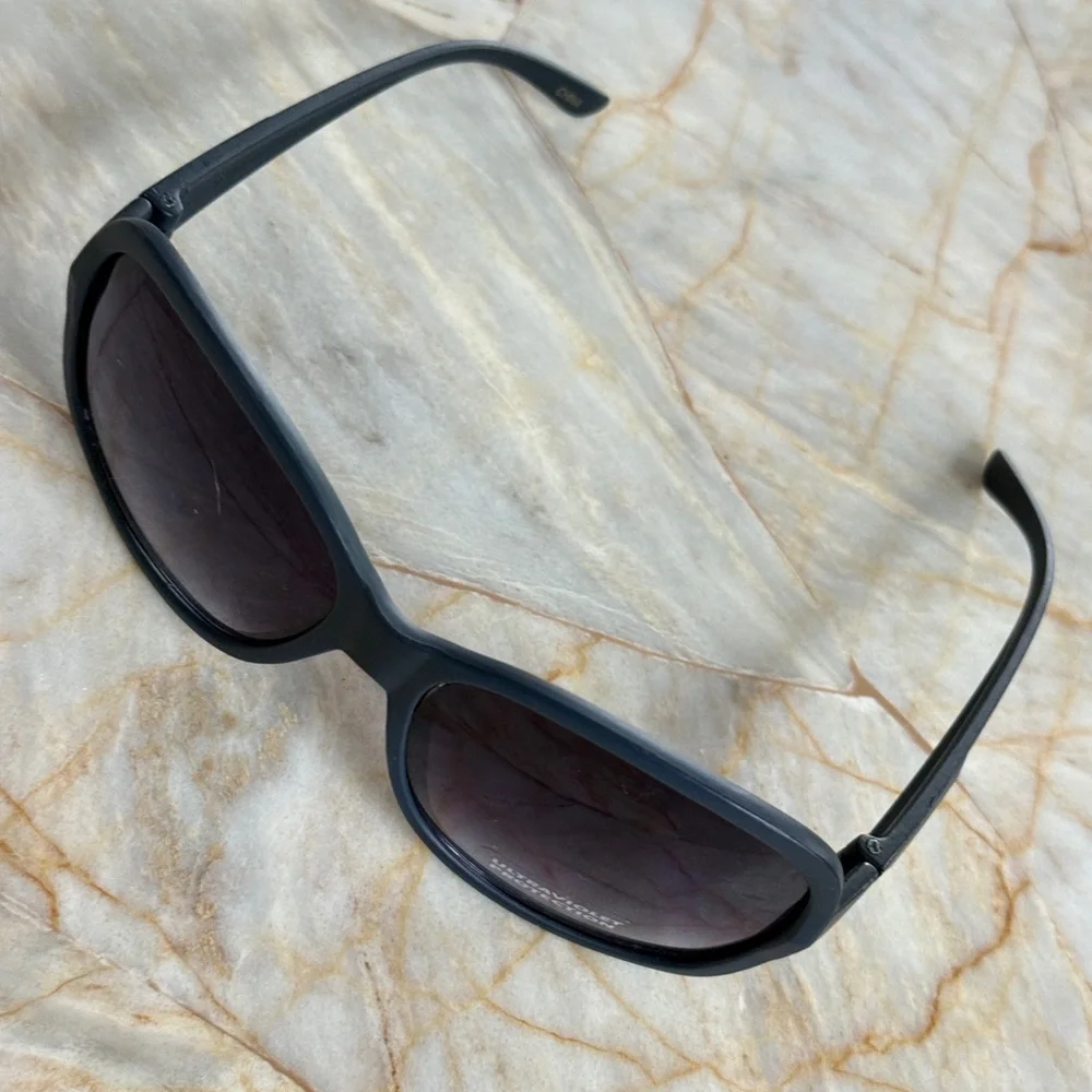 Women's Black Oversized Sunglasses‎ - UV Protection